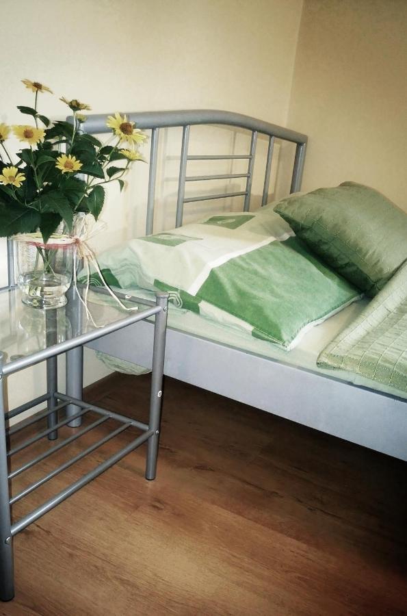 Przylesie Apartment Uniejow Ngoại thất bức ảnh