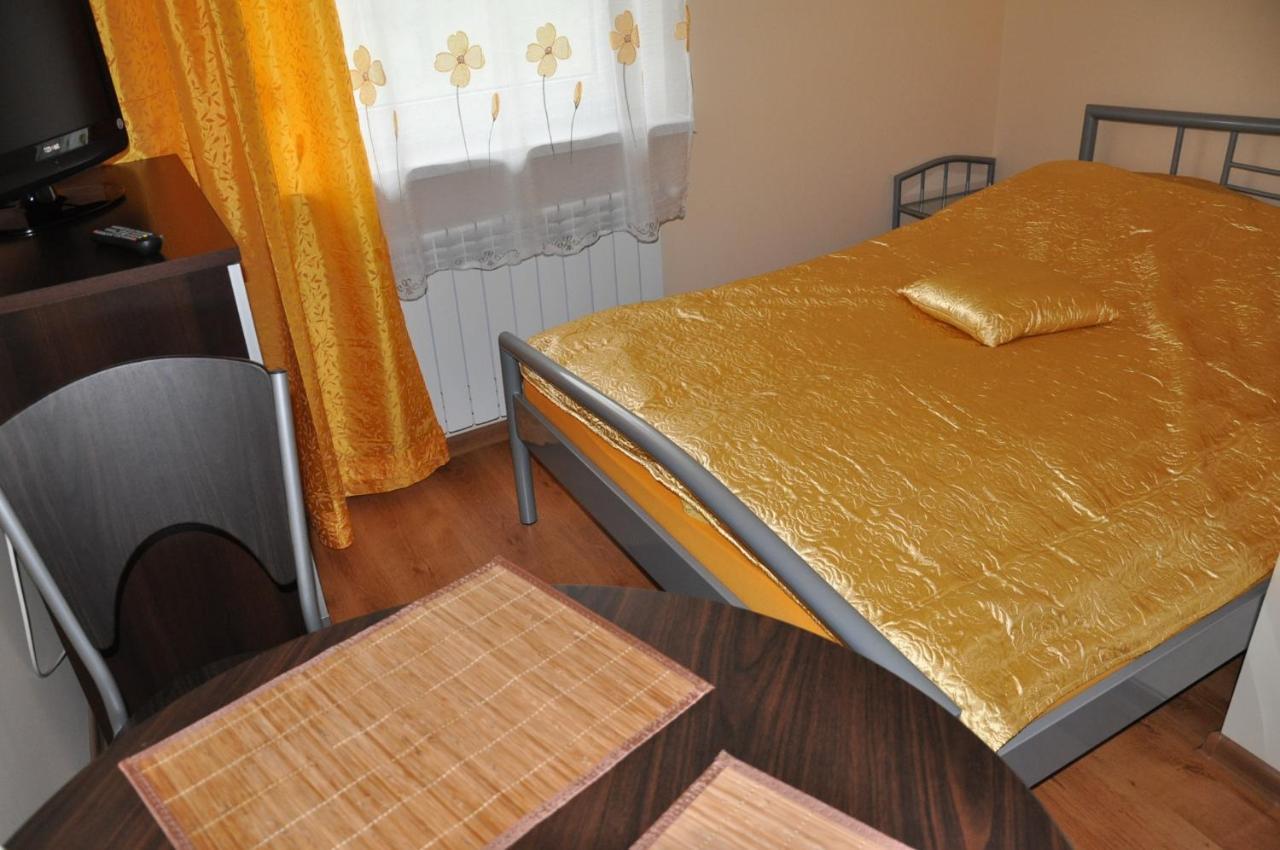 Przylesie Apartment Uniejow Ngoại thất bức ảnh