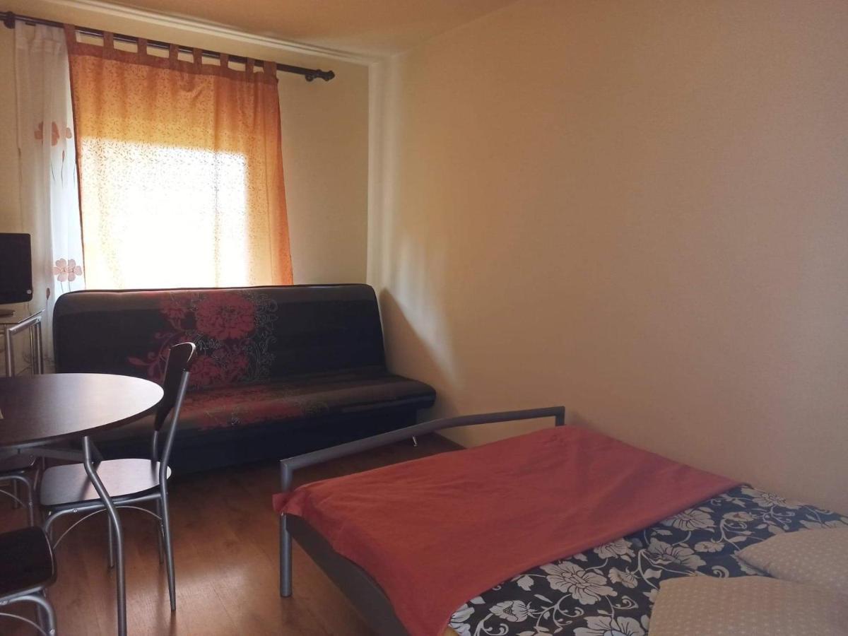 Przylesie Apartment Uniejow Ngoại thất bức ảnh