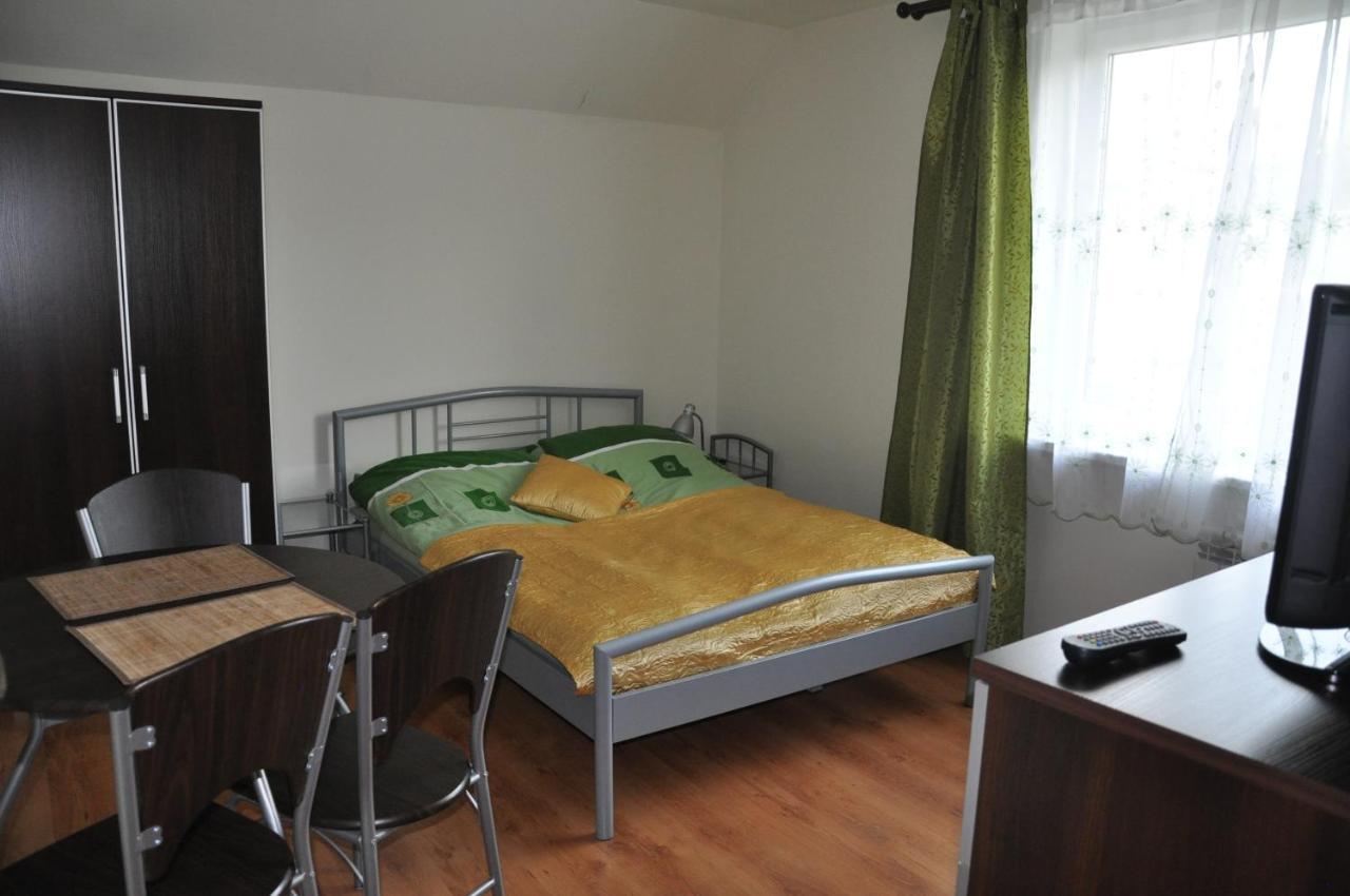 Przylesie Apartment Uniejow Ngoại thất bức ảnh